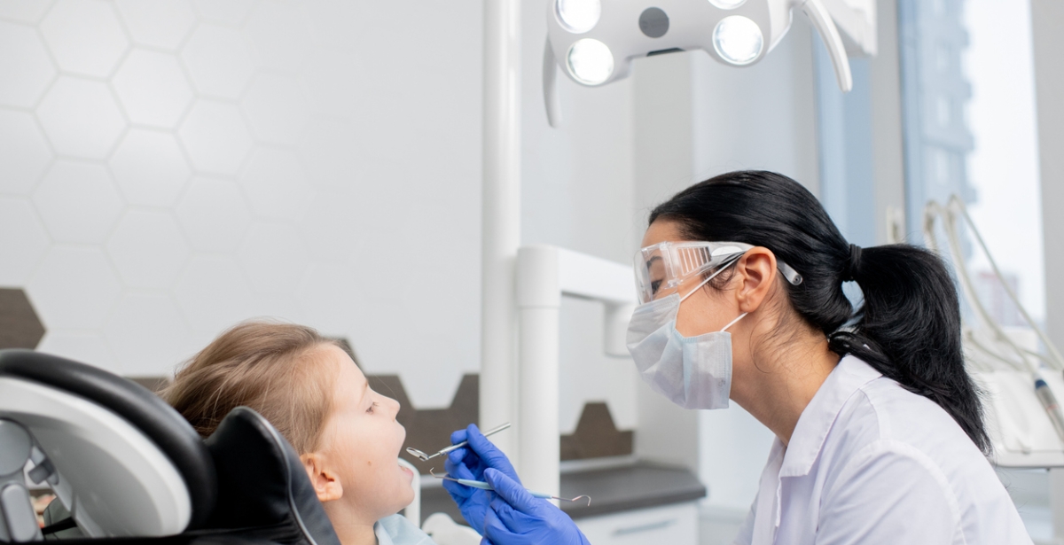 Dental assistants and dental hygienists – what are the differences between the two?